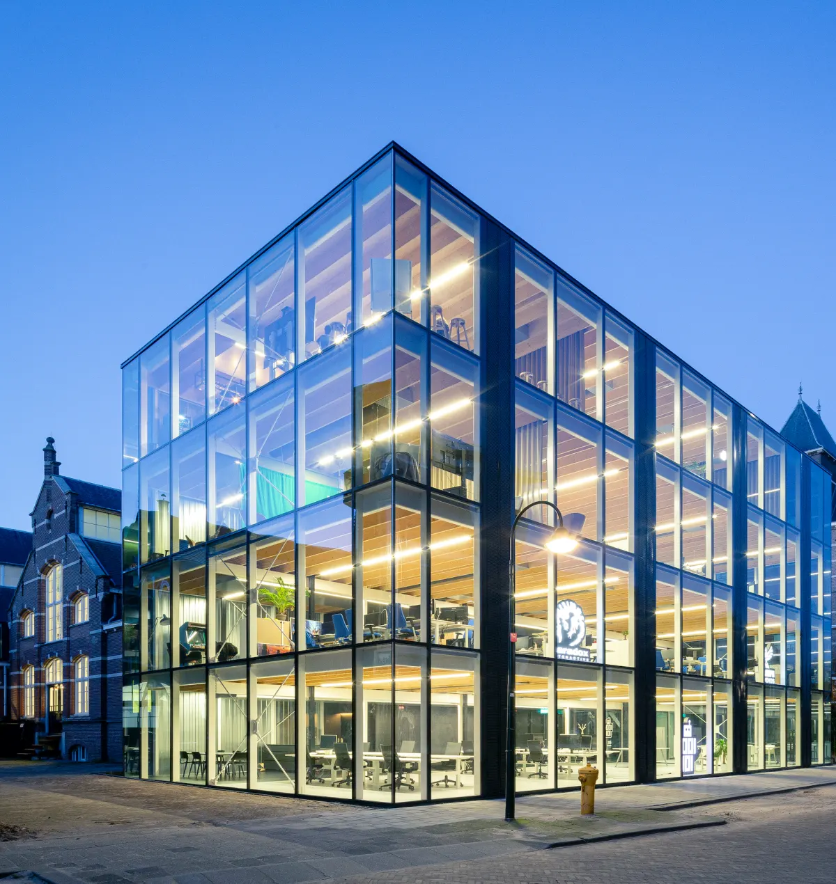 The circulair office building of 9to5 software.